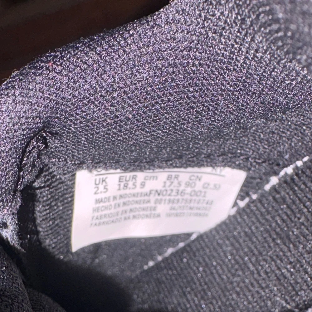 Nike Kids All-Black Sneakers - Picture 4 of 4